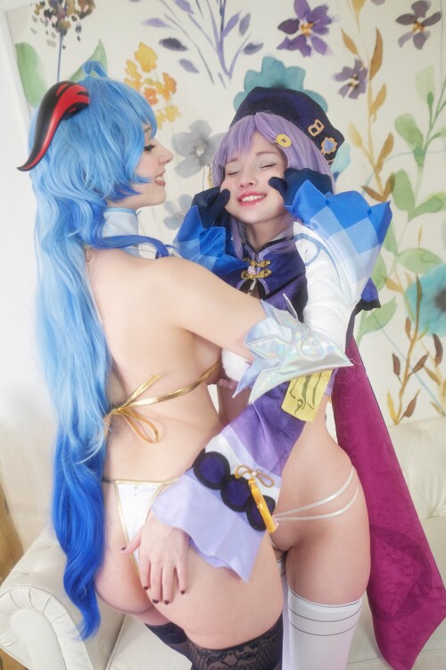 Ganyu-x-Qiqi-cosplay-by-Gumiho-Hannya-and-Hidori-Rose-01.jpg