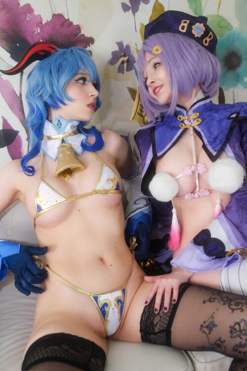 Ganyu-x-Qiqi-cosplay-by-Gumiho-Hannya-and-Hidori-Rose-09.jpg