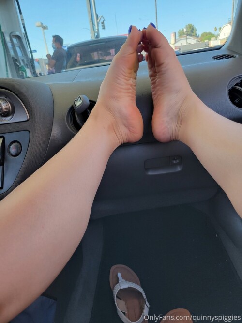 Give_me_a_foot_rub_during_the_ride__29bf1f195cb408942.jpg
