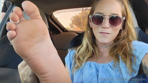 Give_me_a_foot_rub_during_the_ride__562151e0e7468bad2.jpg