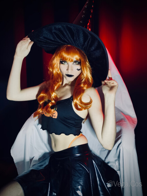 Halloween-Witch--Vega1713bbe7ee660b2c86.md.jpg