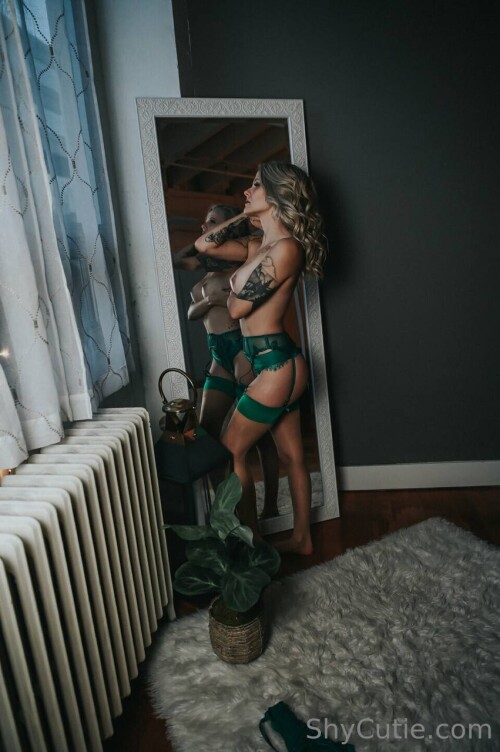 Shycutie / beautifulbadass3 Nude Leaked Onlyfans Photo Shycutie / beautifulbadass3 Nude Leaked Onlyfans Photo