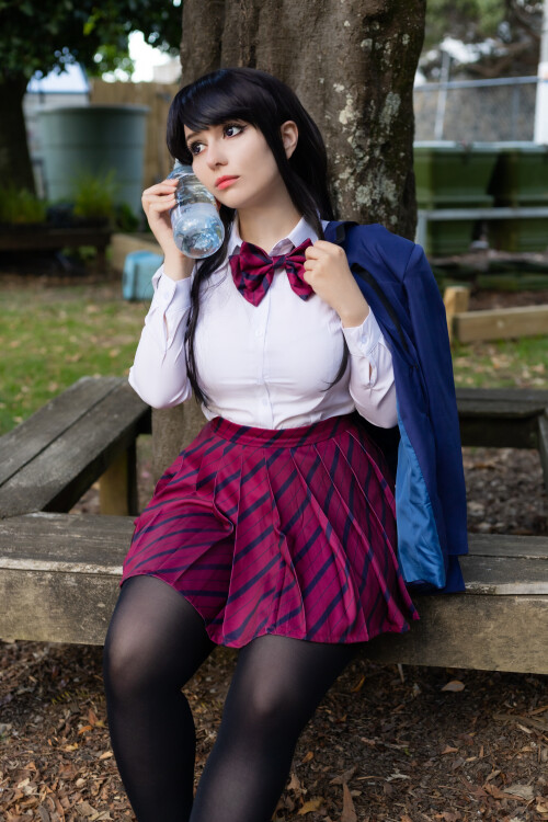 Komi-san_1282522d3e84fc2e0e.jpg