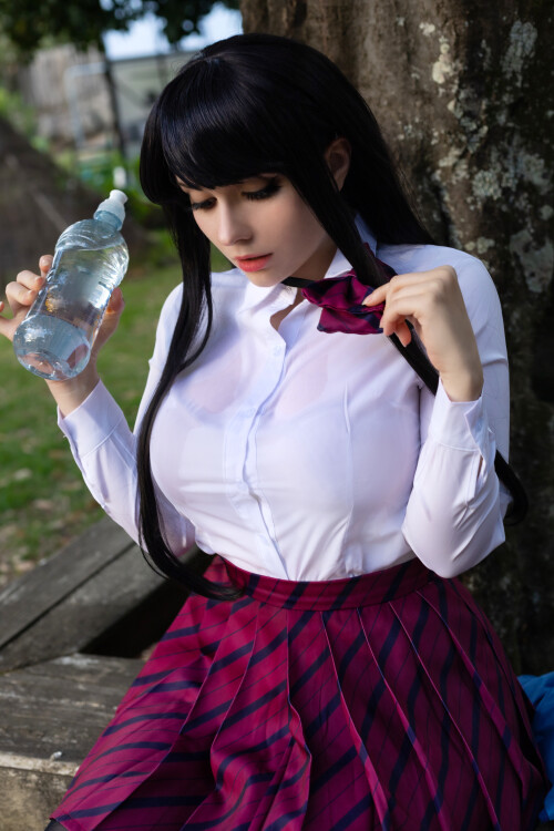 Komi-san_1388922c859456f28d.jpg