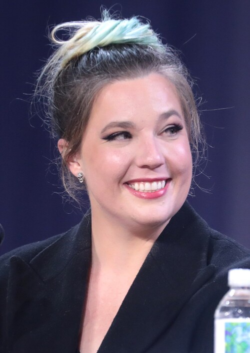 Lindsay_Jones_by_Gage_Skidmorec35d95f2d1d55be5.jpg