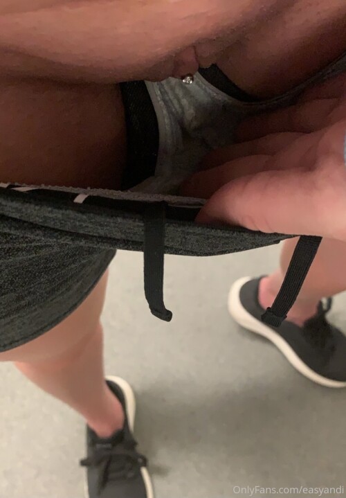 Peek_a_boo__Sneaky_gym_pics.md.jpg