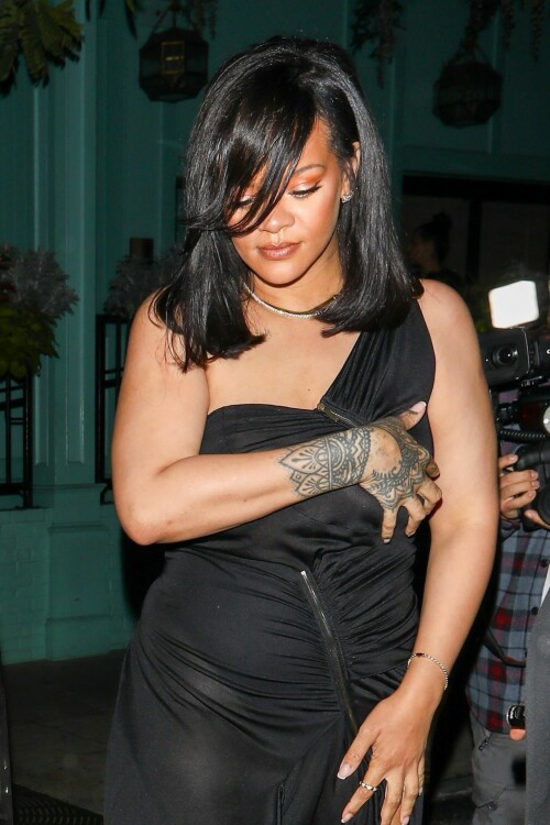 Rihanna-32.md.jpg