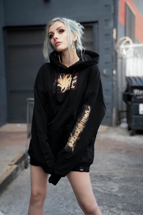 Rolyat_Alleyway-Sweater_05.md.jpg