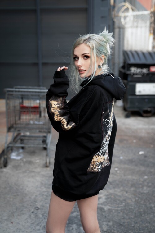 Rolyat_Alleyway-Sweater_06.md.jpg