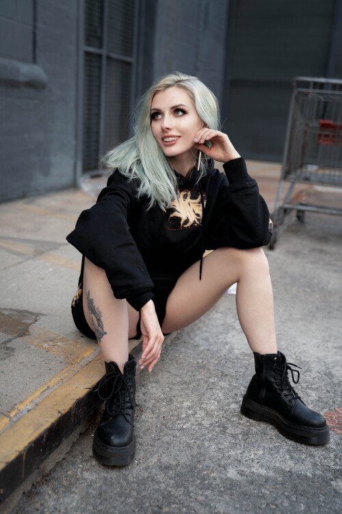 Rolyat_Alleyway-Sweater_11.md.jpg