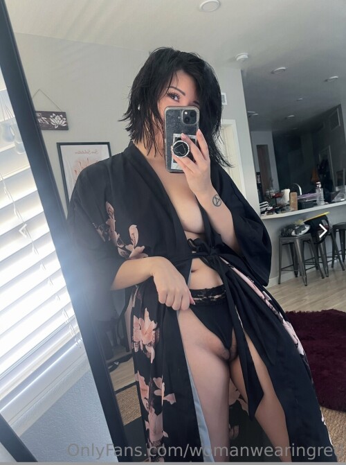 womanwearingred / Buffbunnymika / Buffbunbun Nude Leaked Onlyfans Photo