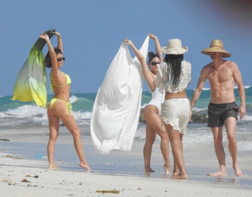 Vanessa_Hudgens_in_swimsuit_on_the_beach_in_Tulum_12-04-2023__63_440ce2ac610bde07.jpg