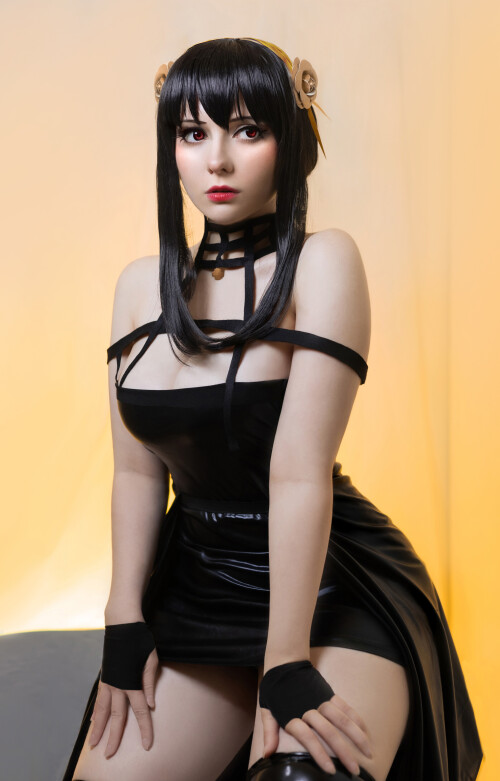 Yor_Thorn-Princess_1257bf8e753a2471a.jpg