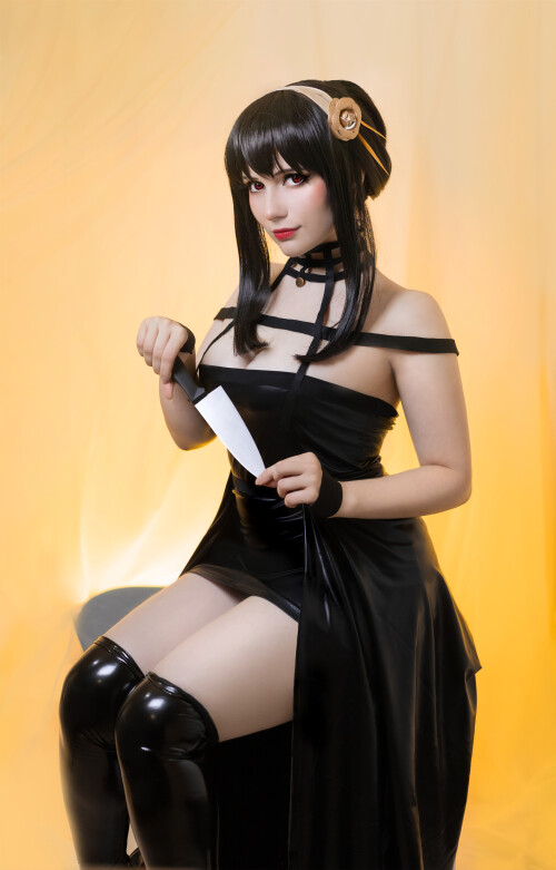 Yor_Thorn-Princess_58632e6eb20125e19.jpg