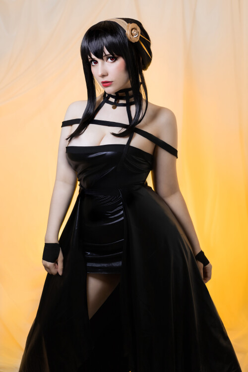 Yor_Thorn-Princess_657ba8bb176144144.jpg