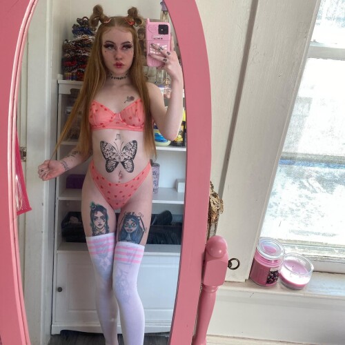 _daphne_blake_xo__273967646_166301979068726_8295784800281917113_n.jpg