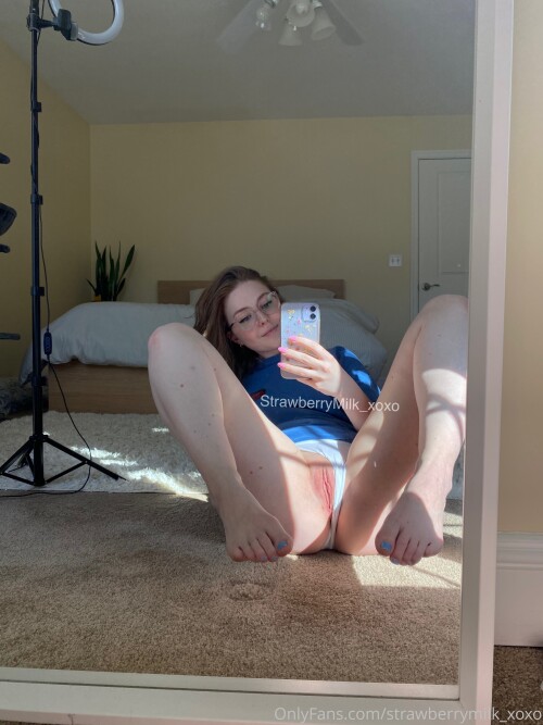 strawberrymilk_xoxo Nude Leaked Onlyfans Photo strawberrymilk_xoxo Nude Leaked Onlyfans Photo