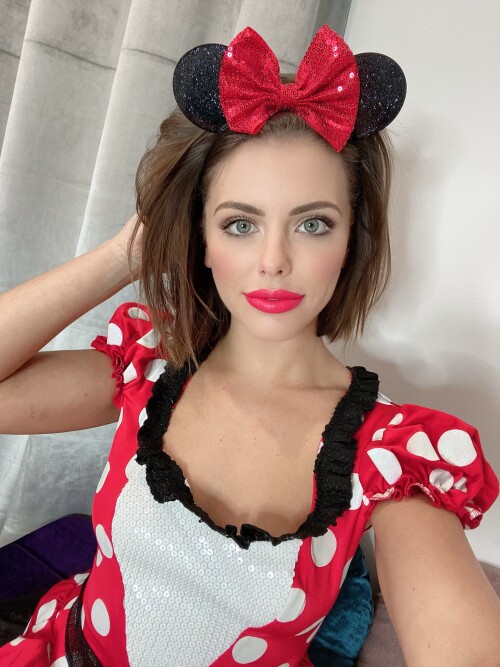 adrianachechik-1189364078935863297-20191029_221108-img1.jpg