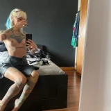 anyone-want-to-trade-nudes-v0-7d50v3uk6rta14f50aadeb25e9c23