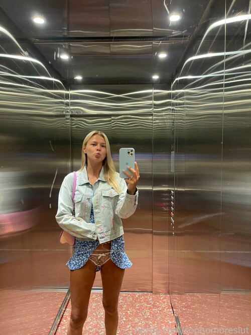 sophmoreschoolgirl Nude Leaked Onlyfans Photo