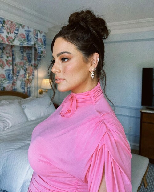 ashleygraham_365748591_18384327979028967_7846245767560953479_n009993b8c5ccfff4.jpg