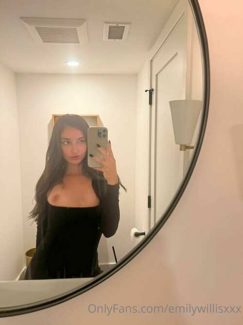 Emily Willis Nude Leaked Onlyfans Photo Emily Willis Nude Leaked Onlyfans Photo