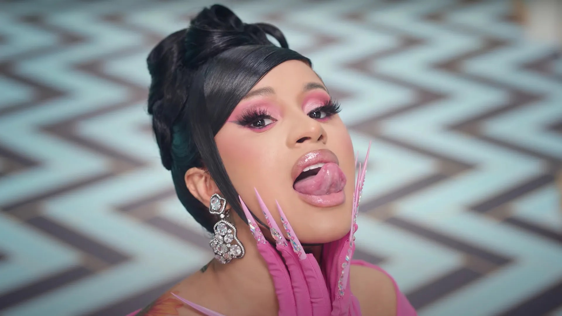 cardi_b-tongue-0387b23659cdd59437.jpg