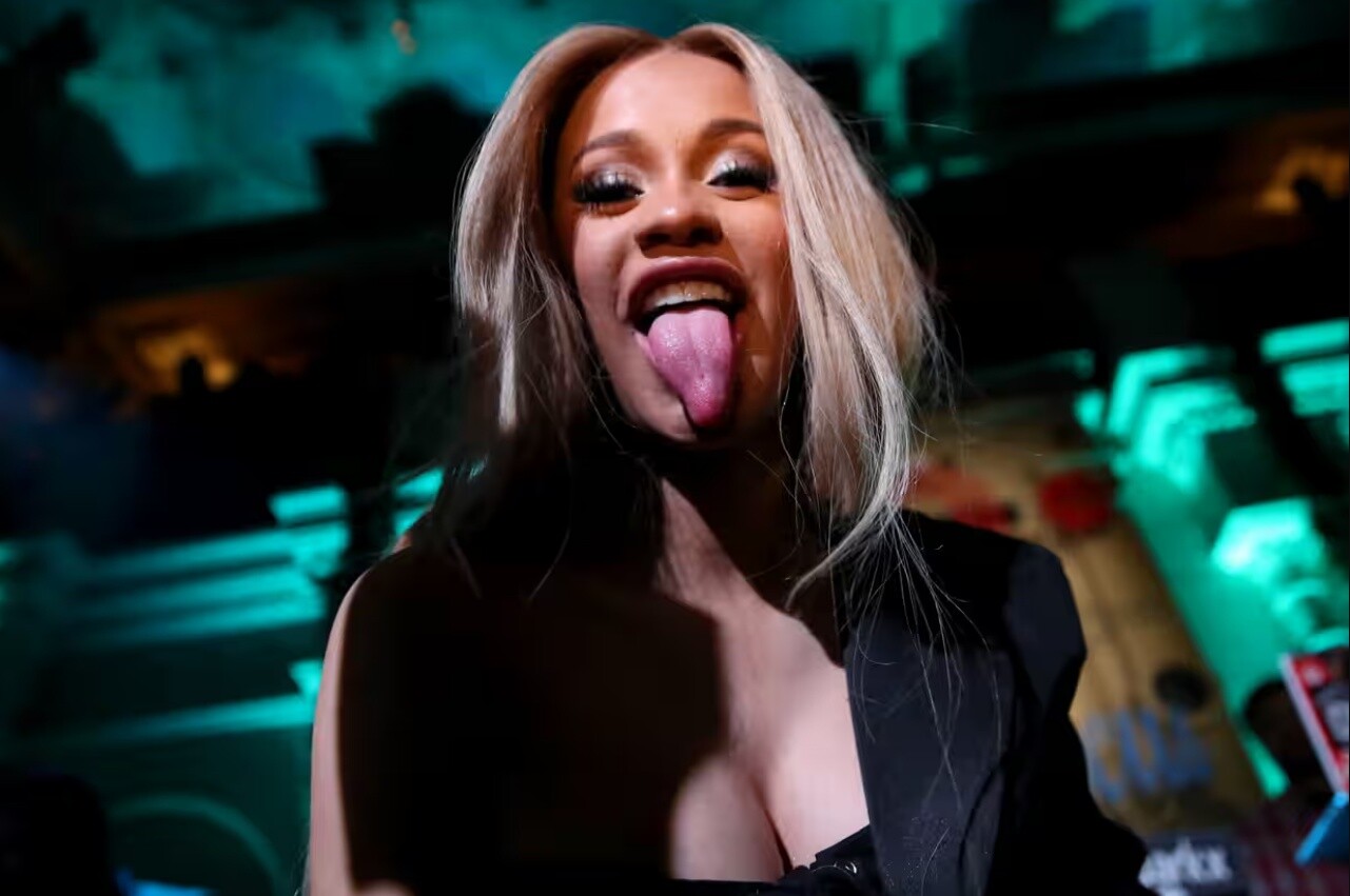 cardi_b-tongue-04c1f4f59319195f3f.jpg