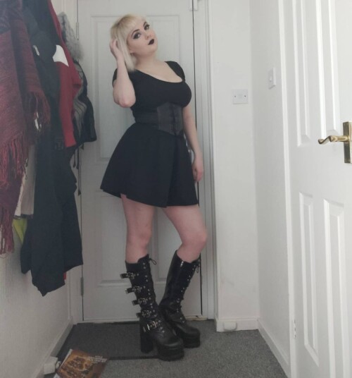 DinosaurQueen/EvieRose99 Nude Leaked Onlyfans Photo