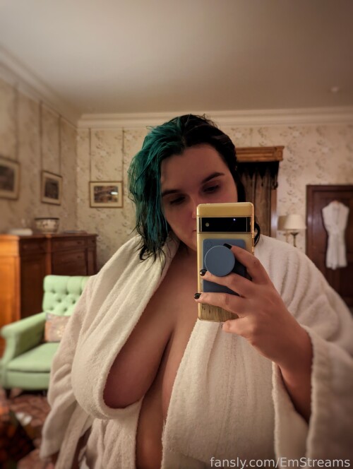 fansly-mt6h28lre7.md.jpg