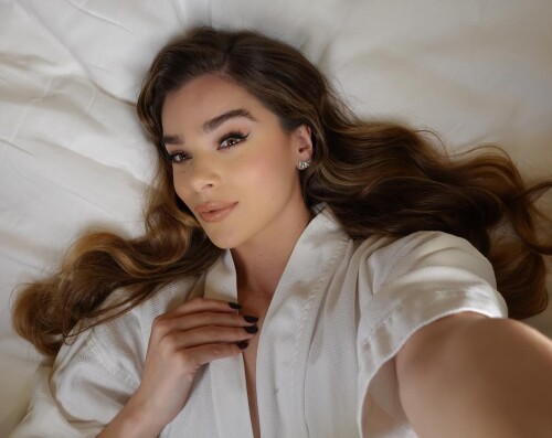 haileesteinfeld-2023-12-25T190352-23e73fa853adbd315.md.jpg