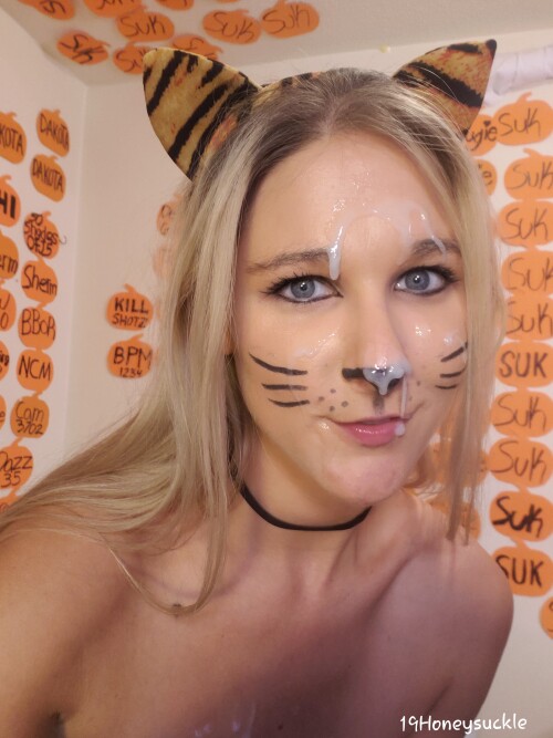 honeysuckle19-01-11-2018-15473709-Kitty-with-a-facial-for-Halloween.md.jpg