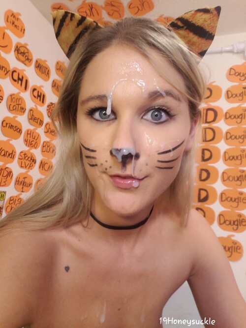 honeysuckle19-01-11-2018-15473712-Kitty-with-a-facial-for-Halloween.md.jpg