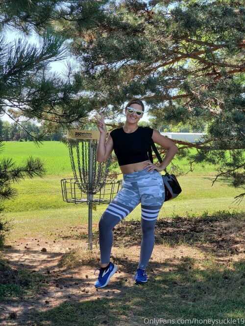 honeysuckle19-04-09-2021-2211938207-Love-playing-disc-golf.md.jpg