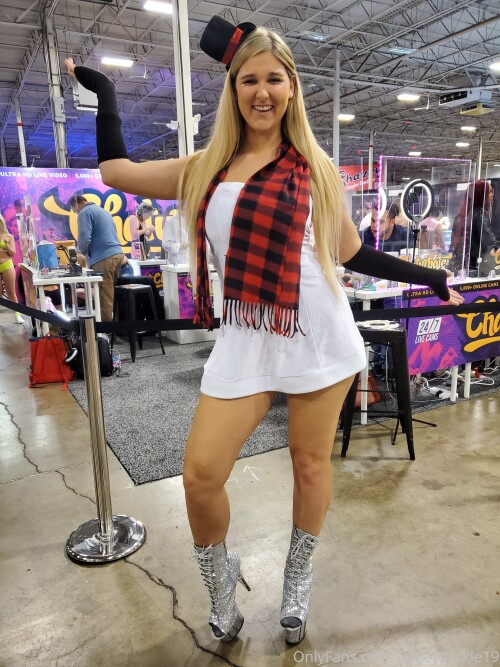 honeysuckle19-04-12-2021-2292652525-Slutty-snowman.md.jpg