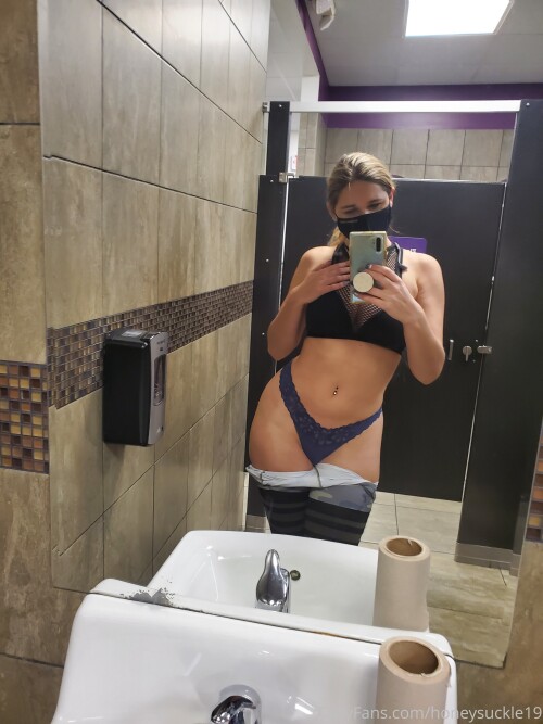 honeysuckle19-05-01-2021-2002201251-Flashing-at-the-gym.md.jpg
