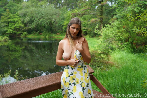 honeysuckle19-06-07-2021-2142472413-Shy-Goddess.md.jpg