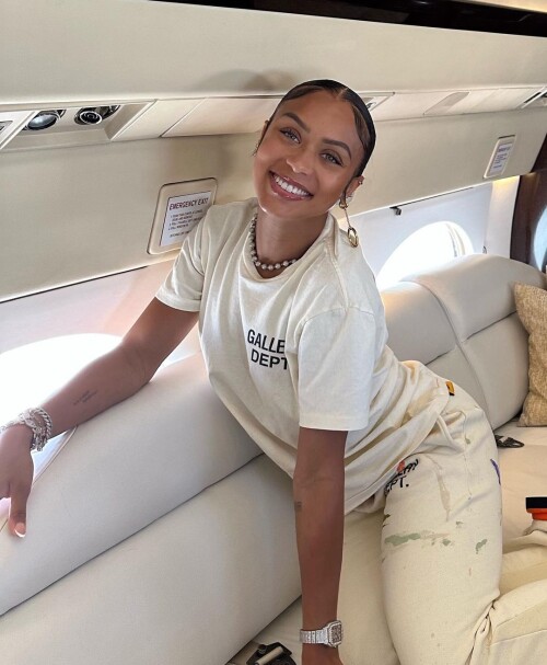 jillyanais_1686257323954e668c52bde18fed9.md.jpg