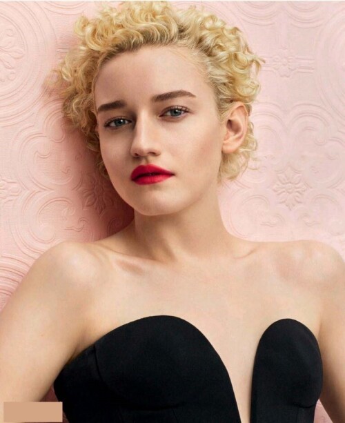 julia-garner-09.jpg