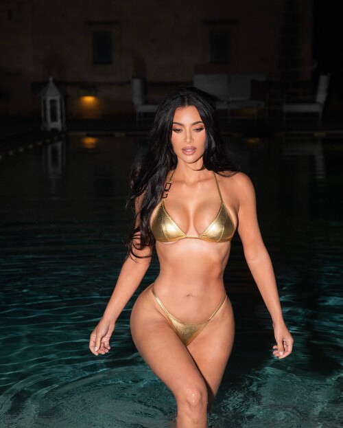 kimkardashian-2023-08-14T234148-95c5fc04ddbceb57c.md.jpg