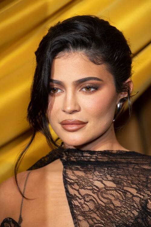 kylie_jenner_at_bof500_gala_in_paris_10_01_2022_3.jpg