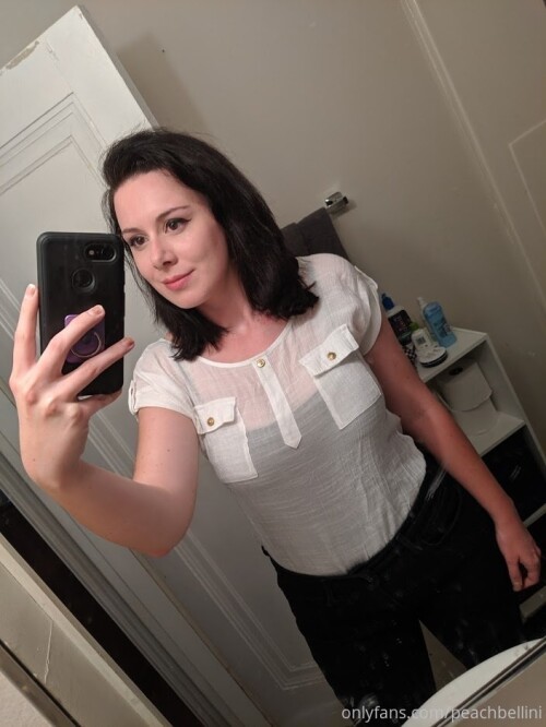 peachbellini Nude Leaked Onlyfans Photo peachbellini Nude Leaked Onlyfans Photo