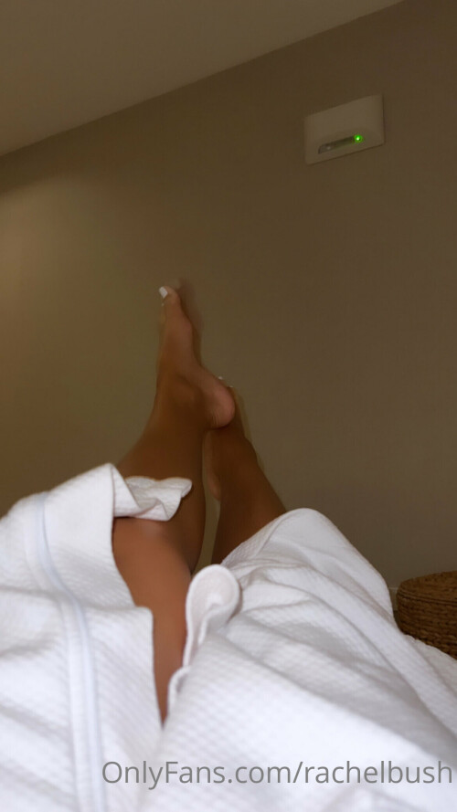 rachelbush_1170x2080_26a7e3541b14abe5611de3e9a362e48f244bc32ff48436d5.md.jpg