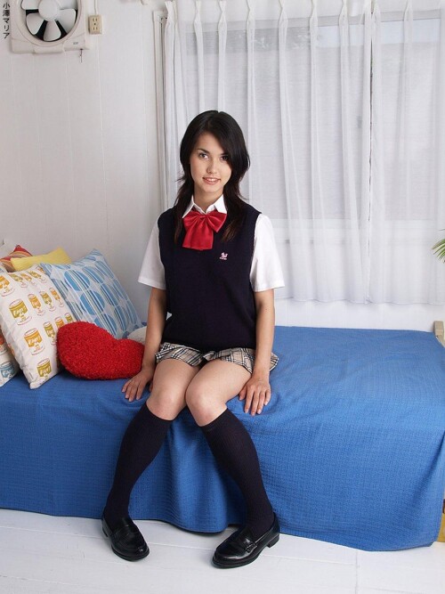 schoolgirl01.md.jpg