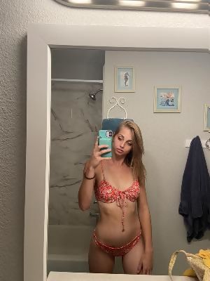 selfy-how-s-your-labor-day-weekend-going-UFbURn.jpg