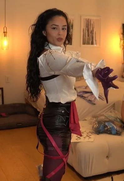 valkyrae-cosplay-on-emirus-channel-v0-vibpdgy4prlb10b9a51abfc93b39d.webp